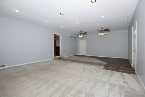 2002 Arrowhead Dr, Bloomington, IL 61704 photo 27