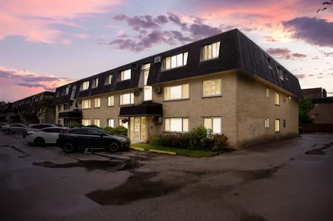 8816 Briar Ct #3A, Des Plaines, IL 60016