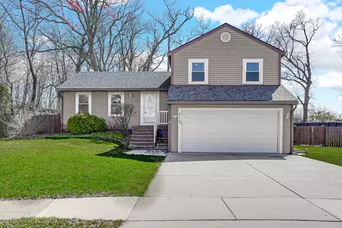 317 Kensington Dr, Streamwood, IL 60107