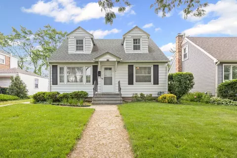 418 S Vail Ave, Arlington Heights, IL 60005