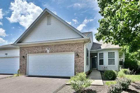 350 Woodhill Dr, Carol Stream, IL 60188