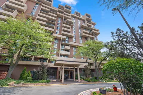 465 W Dominion Dr #1208, Wood Dale, IL 60191