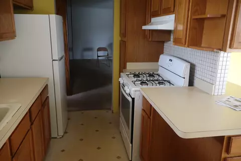 Kitchen - 15153 Harding Ave, Midlothian, IL 60445 photo 2 of 3
