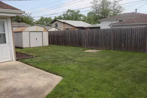 Exterior - 15153 Harding Ave, Midlothian, IL 60445 photo 3 of 4