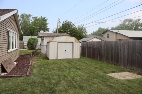 Exterior - 15153 Harding Ave, Midlothian, IL 60445 photo 2 of 4