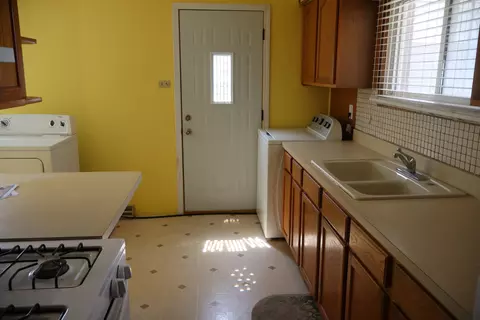 Kitchen - 15153 Harding Ave, Midlothian, IL 60445 photo 1 of 3