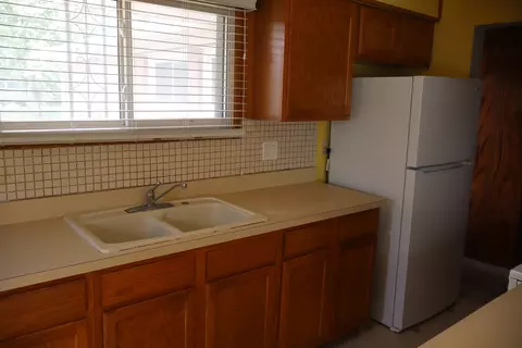 Kitchen - 15153 Harding Ave, Midlothian, IL 60445 photo 3 of 3