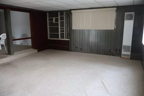 Living - 15153 Harding Ave, Midlothian, IL 60445 photo 1 of 3