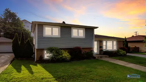 213 Poppy Ln, Bensenville, IL 60106
