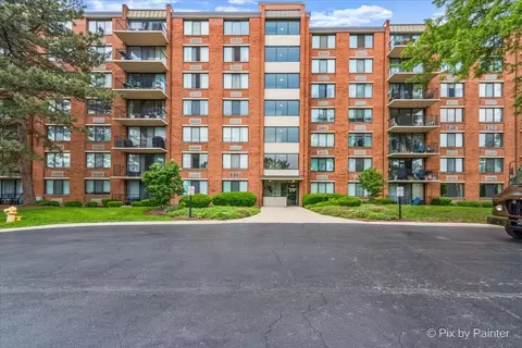 2000 Saint Regis Dr #1D, Lombard, IL 60148