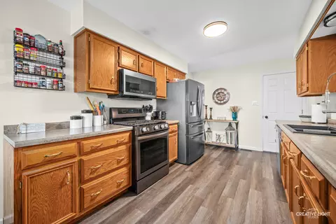Kitchen - 3000 Art Schultz Dr, Plainfield, IL 60586 photo 2 of 2