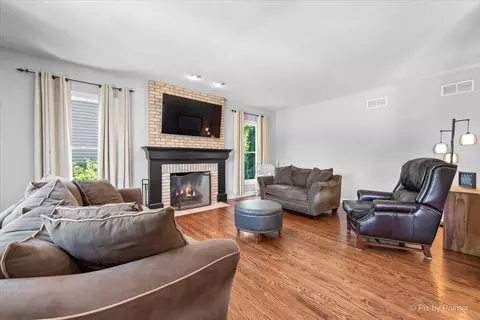 1712 Squirrel Trl, Cary, IL 60013 photo 17