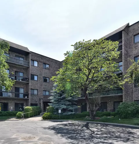 1400 N Elmhurst Rd #310, Mount Prospect, IL 60056