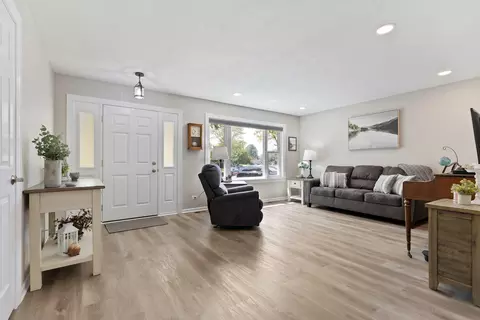 420 Harbor Ter, Bartlett, IL 60103 photo 3
