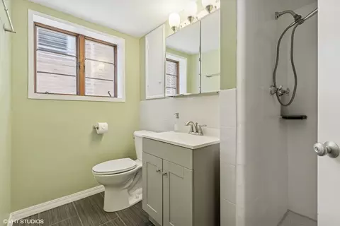 Bath - 9333 S Oakley Ave, Chicago, IL 60643 photo 5 of 5
