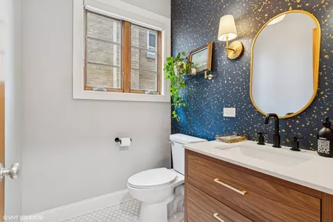 Bath - 9333 S Oakley Ave, Chicago, IL 60643 photo 1 of 5