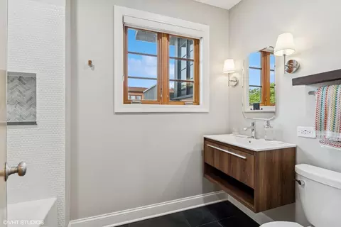 Bath - 9333 S Oakley Ave, Chicago, IL 60643 photo 4 of 5