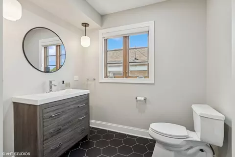 Bath - 9333 S Oakley Ave, Chicago, IL 60643 photo 2 of 5