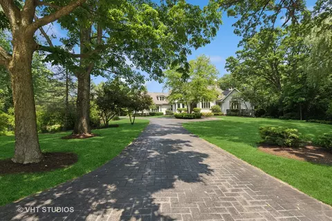 1310 Gavin Ct, Lake Forest, IL 60045