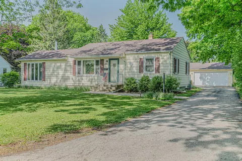 716 Kirkwood Ave, Winthrop Harbor, IL 60096