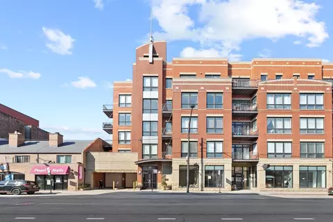 2700 N Halsted St #201, Chicago, IL 60614