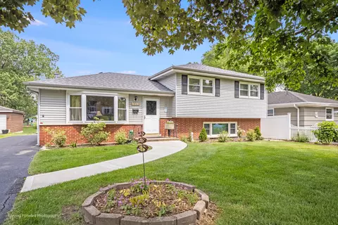 4733 S Pershing Ave, Downers Grove, IL 60515
