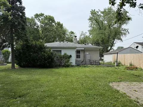 Exterior - 616 E Prairie Ave, Des Plaines, IL 60016 photo 6 of 6