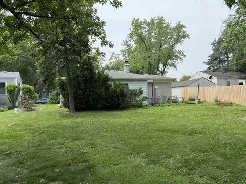 Exterior - 616 E Prairie Ave, Des Plaines, IL 60016 photo 5 of 6