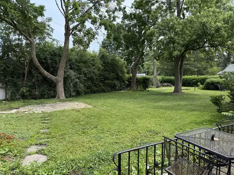 Exterior - 616 E Prairie Ave, Des Plaines, IL 60016 photo 4 of 6