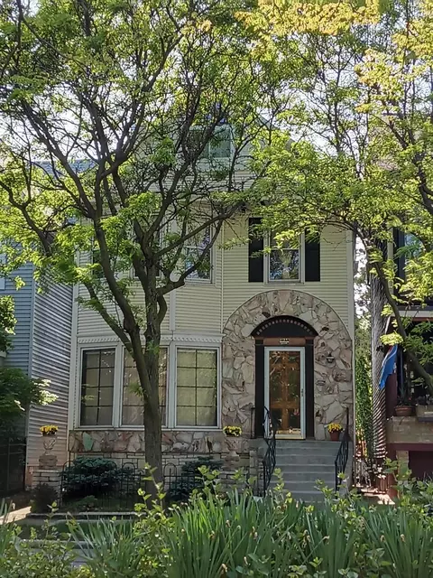 4244 N Ashland Ave, Chicago, IL 60613
