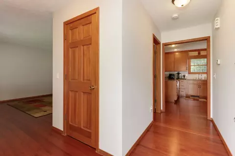 6 Edgewood Ct, Bloomington, IL 61701 photo 2