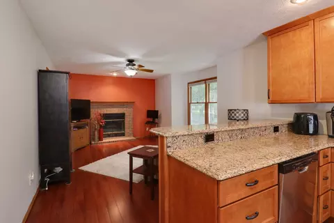 6 Edgewood Ct, Bloomington, IL 61701 photo 7