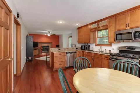 6 Edgewood Ct, Bloomington, IL 61701 photo 6
