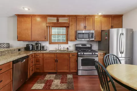 6 Edgewood Ct, Bloomington, IL 61701 photo 4