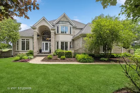 2 E Prairie Ct, Hawthorn Woods, IL 60047