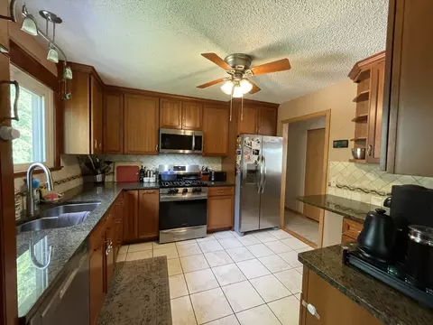 Kitchen - 156 Thackeray Dr, Bolingbrook, IL 60440 photo 2 of 5