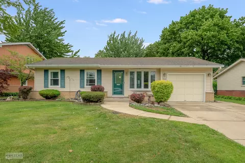 566 Ridge Ave, Elk Grove Village, IL 60007
