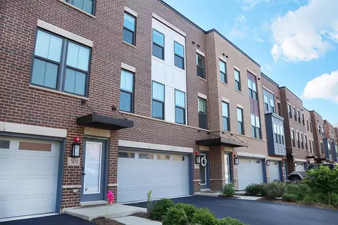 303 S Elm St, Mount Prospect, IL 60056