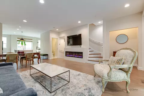 Living - 42 Legacy Ln, Wheeling, IL 60090 photo 3 of 3