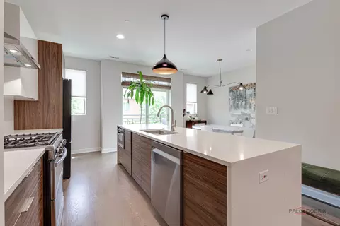 Kitchen - 42 Legacy Ln, Wheeling, IL 60090 photo 1 of 5