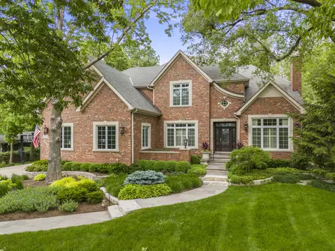 1046 Sylvan Cir, Naperville, IL 60540