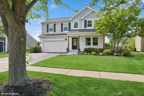 28800 Pilgrims Pass, Lakemoor, IL 60051