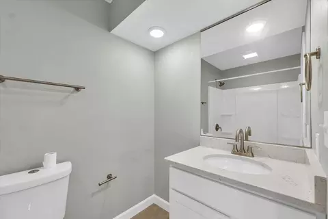 Bath - 8 Fields E #8, Champaign, IL 61822 photo 1 of 2