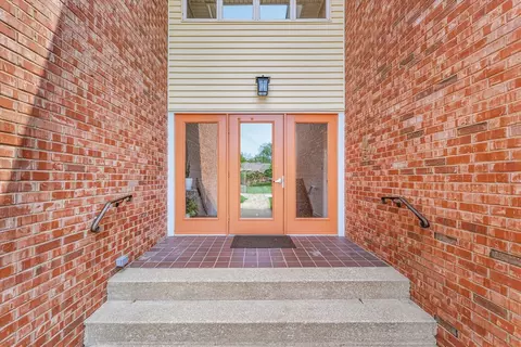 Entry Way - 8 Fields E #8, Champaign, IL 61822 photo 1 of 4