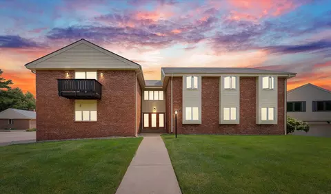 8 Fields E #8, Champaign, IL 61822