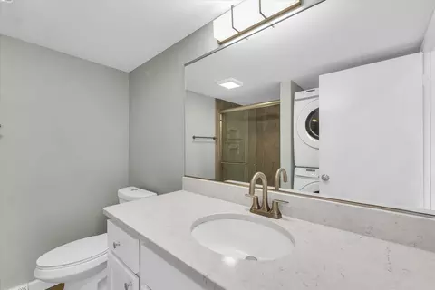 Bath - 8 Fields E #8, Champaign, IL 61822 photo 2 of 2