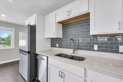 Kitchen - 8 Fields E #8, Champaign, IL 61822 photo 4 of 6