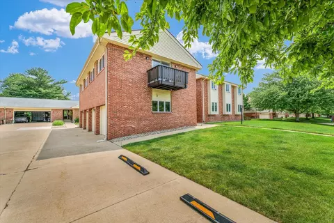 Exterior - 8 Fields E #8, Champaign, IL 61822 photo 3 of 4