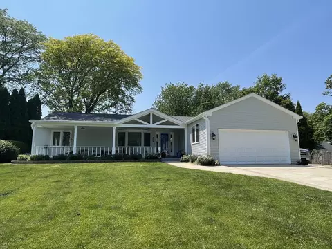 360 Mawman Ave, Lake Bluff, IL 60044