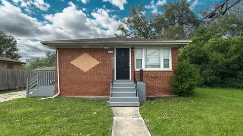 105 W 158th Pl, Harvey, IL 60426